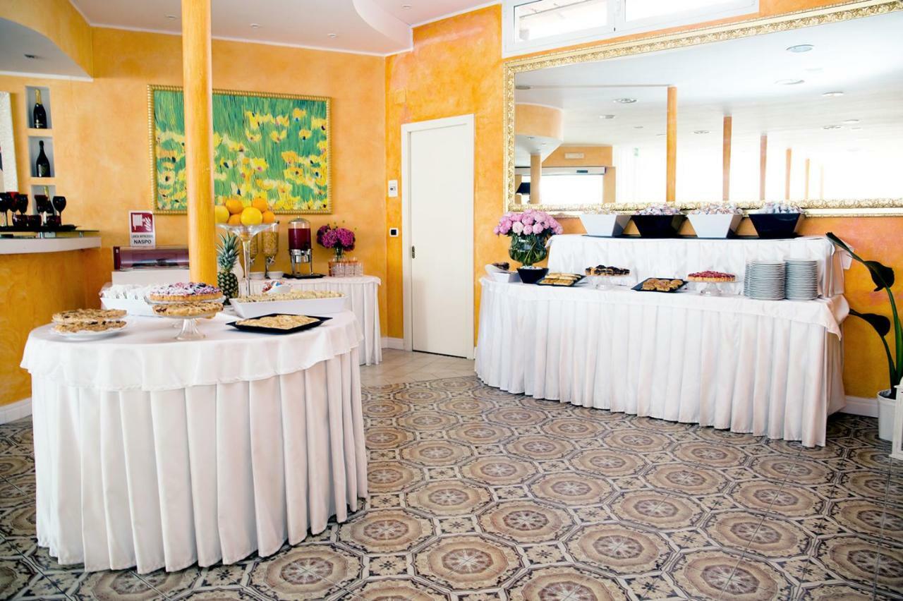 Hotel Iva Diano Marina Exterior photo